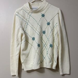 Vintage Alfred Dunner Cream Turtleneck with Blue Pattern